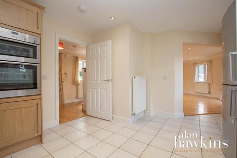 4 bedroom end of terrace house for sale, Vastern, Royal Wootton Bassett, Swindon