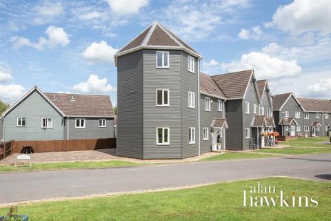 4 bedroom end of terrace house for sale, Vastern, Royal Wootton Bassett, Swindon