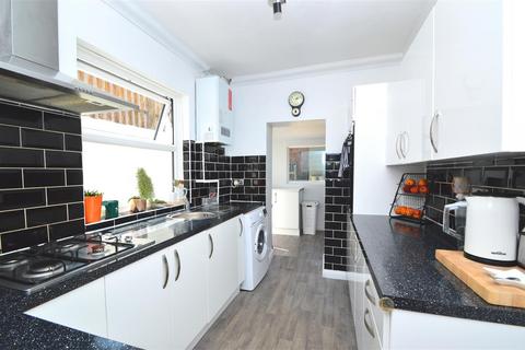 3 bedroom house for sale, St. James Street, Newport