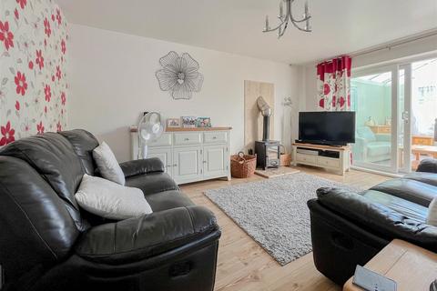 2 bedroom detached bungalow for sale, Poplar Grove, Burnham-On-Crouch