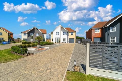 6 bedroom detached house for sale, Wilson Close, Tendring Green