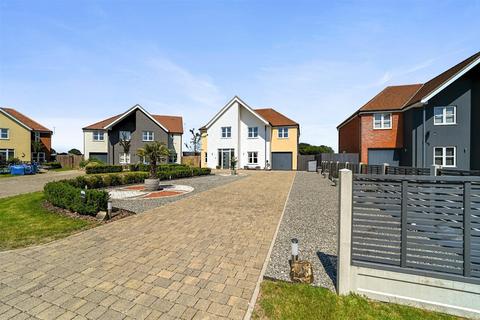 6 bedroom detached house for sale, Wilson Close, Tendring Green