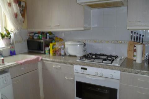 2 bedroom end of terrace house to rent, Hare Close, Stratton