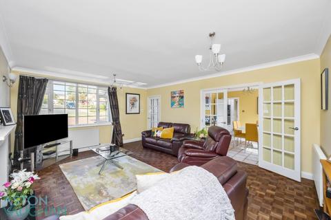 4 bedroom detached house to rent, Ash Close, Hove BN3