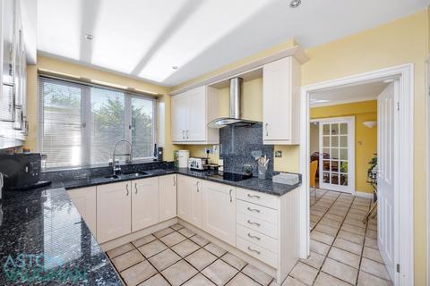 4 bedroom detached house to rent, Ash Close, Hove BN3