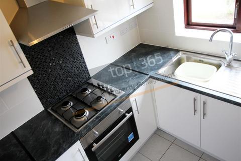 3 bedroom semi-detached house to rent, *£135pppw Excluding* Hinchin Brook, Lenton, NOTTINGHAM NG7