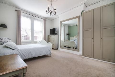 81 Park Crescent, North Shields, NE30 2HL