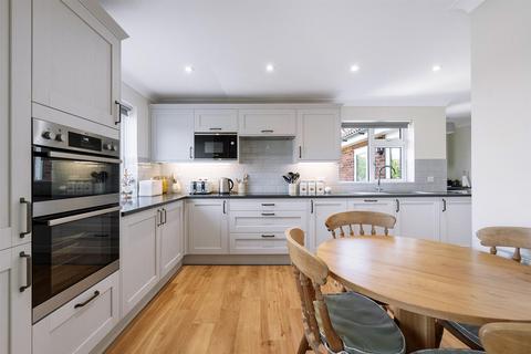 7 Bhutan Close, Honiton, EX14 2UP