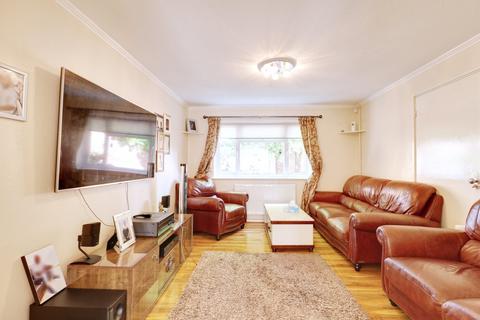 8 Dale Close, South Ockendon, RM15 5DR