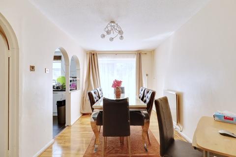 8 Dale Close, South Ockendon, RM15 5DR