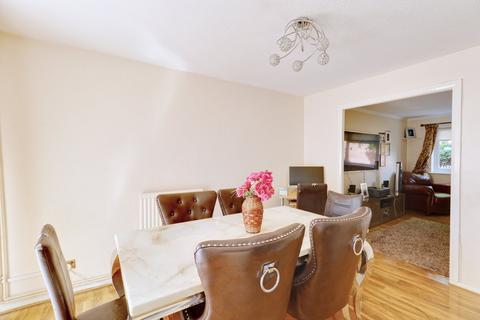 8 Dale Close, South Ockendon, RM15 5DR
