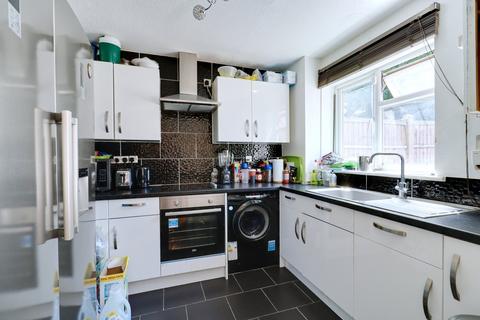 8 Dale Close, South Ockendon, RM15 5DR