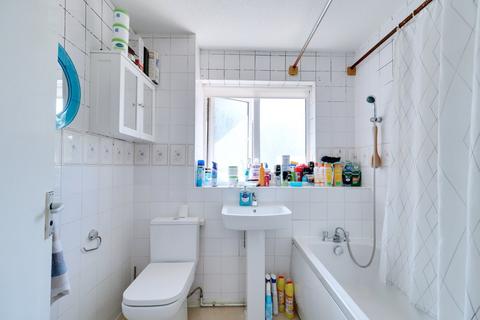8 Dale Close, South Ockendon, RM15 5DR