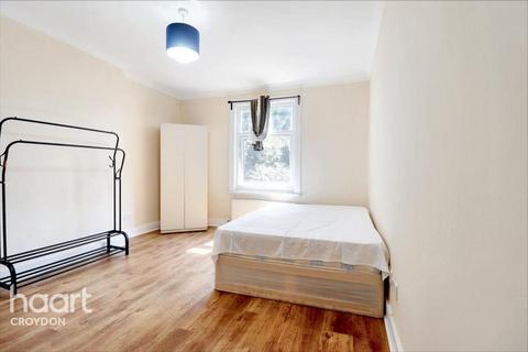 1 bedroom in a house share to rent, Lenham Road, Thornton heath