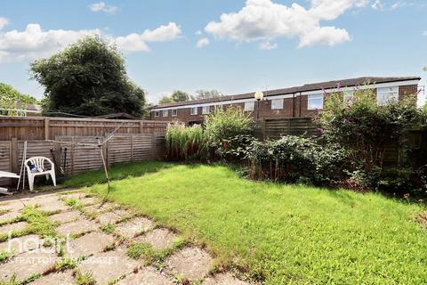 3 bedroom terraced house for sale, Kennedy Drive, Swindon