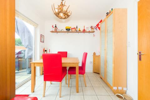 7 Faraday Place, West Molesey, KT8 2TX
