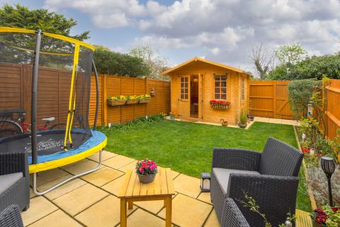7 Faraday Place, West Molesey, KT8 2TX