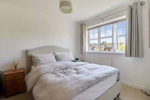 7 Faraday Place, West Molesey, KT8 2TX