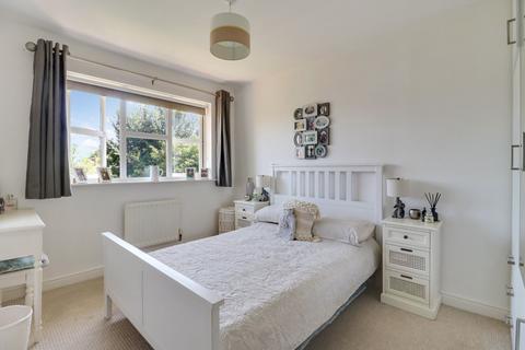 7 Faraday Place, West Molesey, KT8 2TX