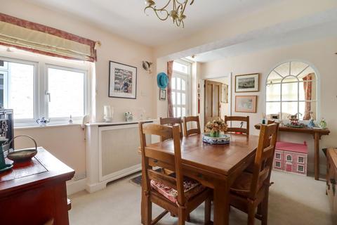 3 bedroom end of terrace house for sale, Vale Road, Claygate