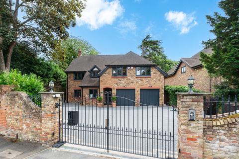 Little Byfield Kemnal Road, Chislehurst, BR7 6LY