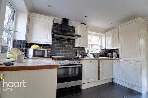 undefined, Wardown Crescent, LUTON
