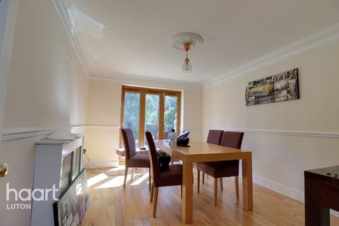 undefined, Wardown Crescent, LUTON