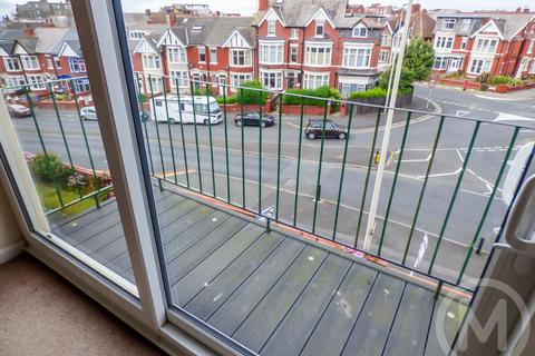 3 bedroom maisonette for sale, Flat 9, Warbreck Court, Warbreck Hill Road, Blackpool, Lancashire