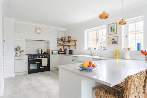 18 Blofield Road, Brundall, Norwich, NR13 5NN