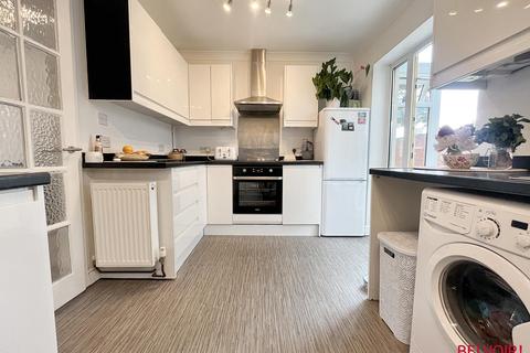 2 bedroom end of terrace house for sale, Glynbridge Gardens, Cheltenham GL51