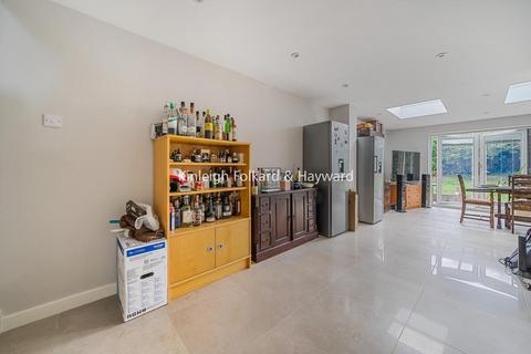 15 Buckingham Drive, Chislehurst, BR7 6TB