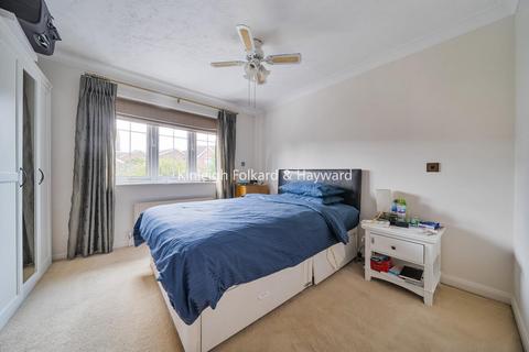 15 Buckingham Drive, Chislehurst, BR7 6TB