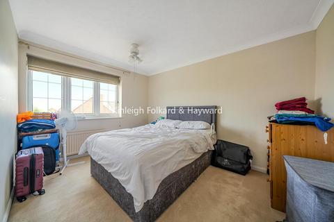 15 Buckingham Drive, Chislehurst, BR7 6TB