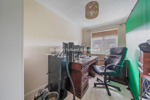 15 Buckingham Drive, Chislehurst, BR7 6TB