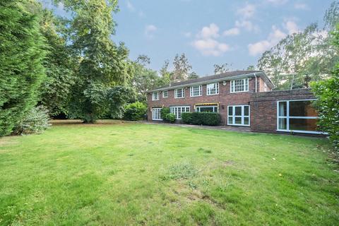 5 bedroom detached house to rent, Ince Road, Hersham, Walton-on-Thames, KT12