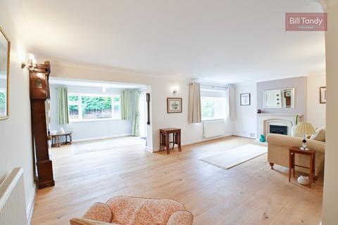 19 Oakhurst, Lichfield, WS14 9AJ