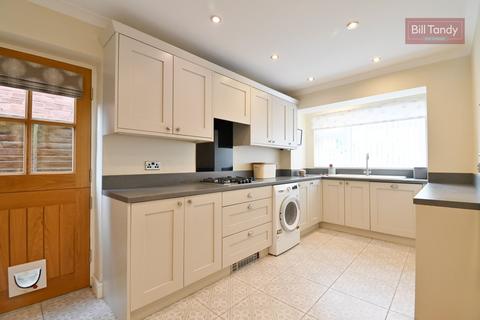 19 Oakhurst, Lichfield, WS14 9AJ