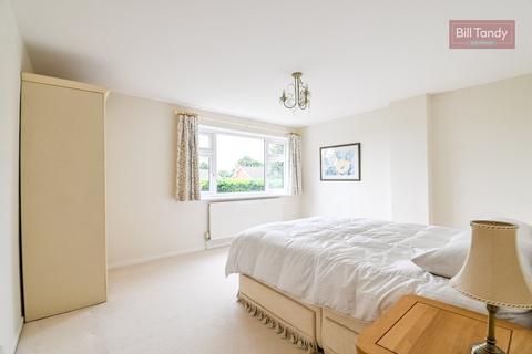 19 Oakhurst, Lichfield, WS14 9AJ