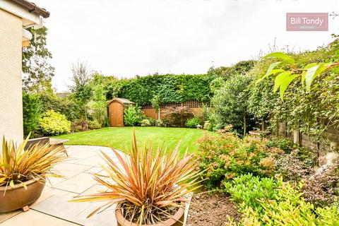 19 Oakhurst, Lichfield, WS14 9AJ