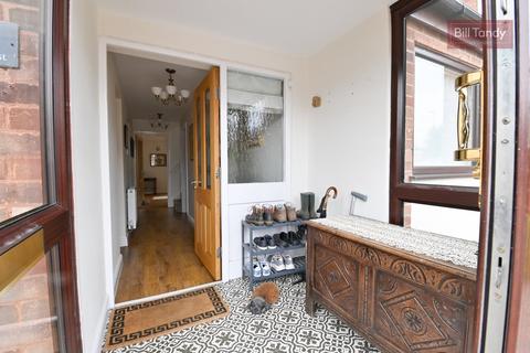 19 Oakhurst, Lichfield, WS14 9AJ
