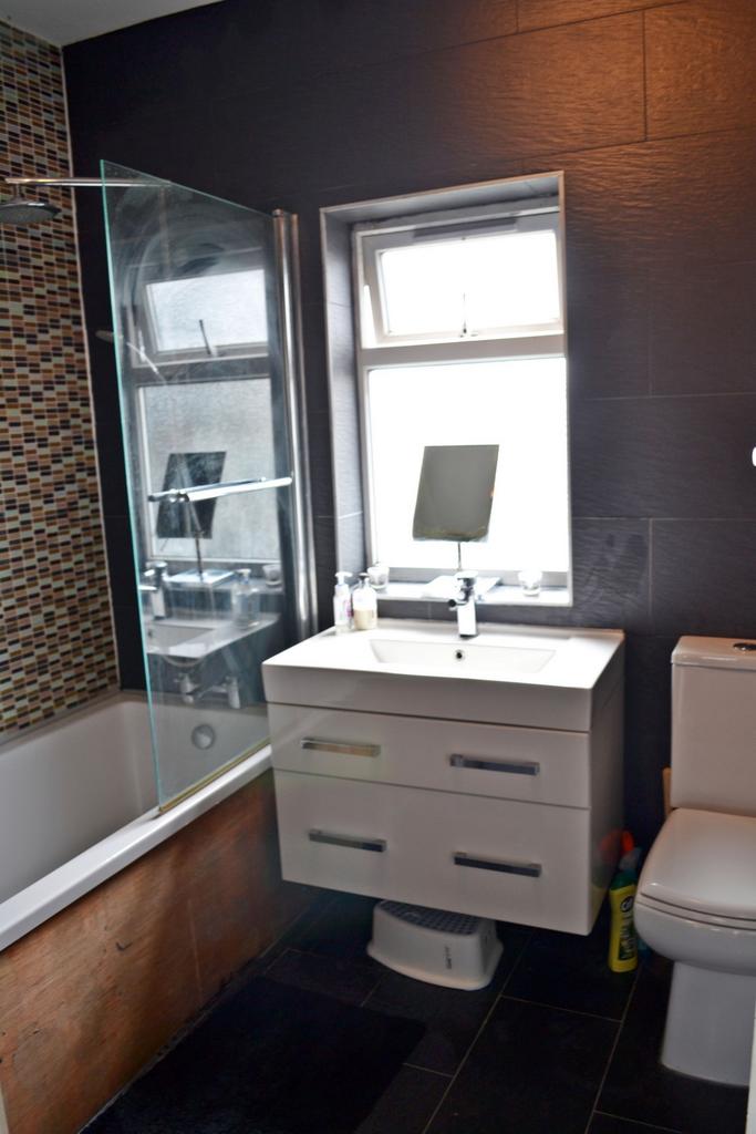 House in London, Gants Hill - View 4