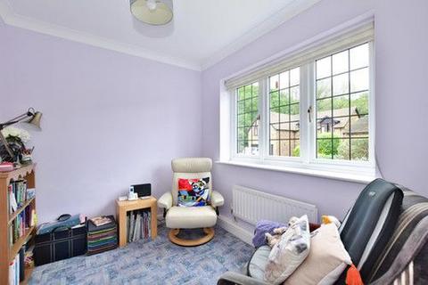 19 Tylers Close, Kings Langley, WD4 9QA
