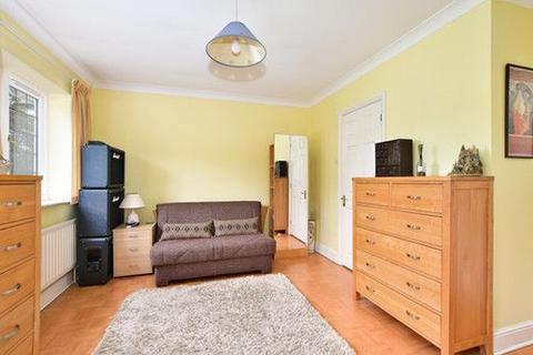 19 Tylers Close, Kings Langley, WD4 9QA