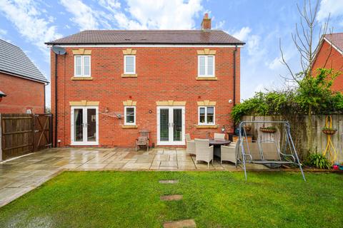 3 Badgers Drive, Wantage, OX12 9WJ