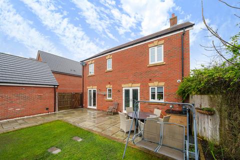 3 Badgers Drive, Wantage, OX12 9WJ