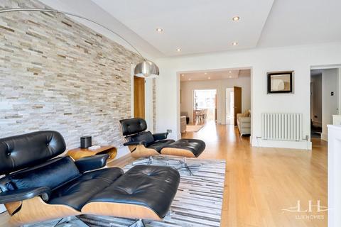 138 Abbs Cross Lane, Hornchurch, RM12 4XR