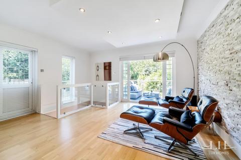 138 Abbs Cross Lane, Hornchurch, RM12 4XR
