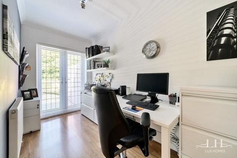 138 Abbs Cross Lane, Hornchurch, RM12 4XR