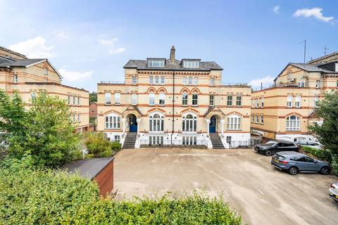 2 bedroom apartment for sale, Cedar Court, Henley-On-Thames RG9