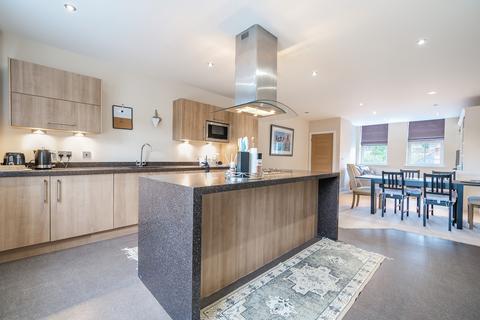 2 bedroom apartment for sale, Cedar Court, Henley-On-Thames RG9